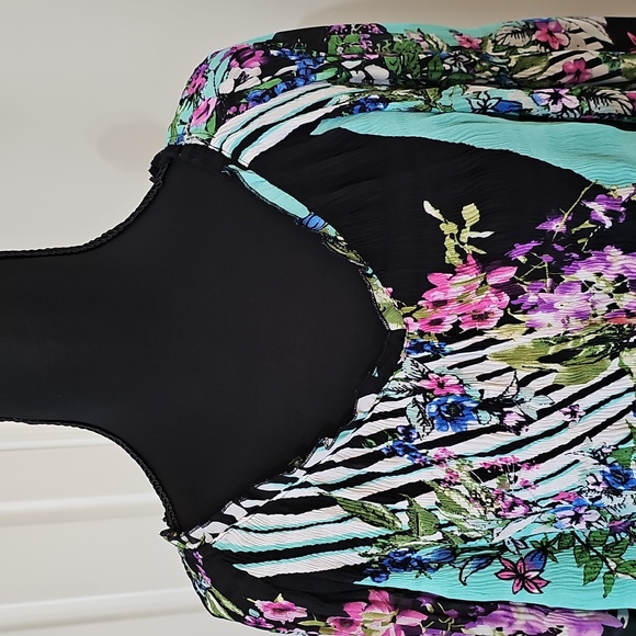 Top - Picture 4 of 16